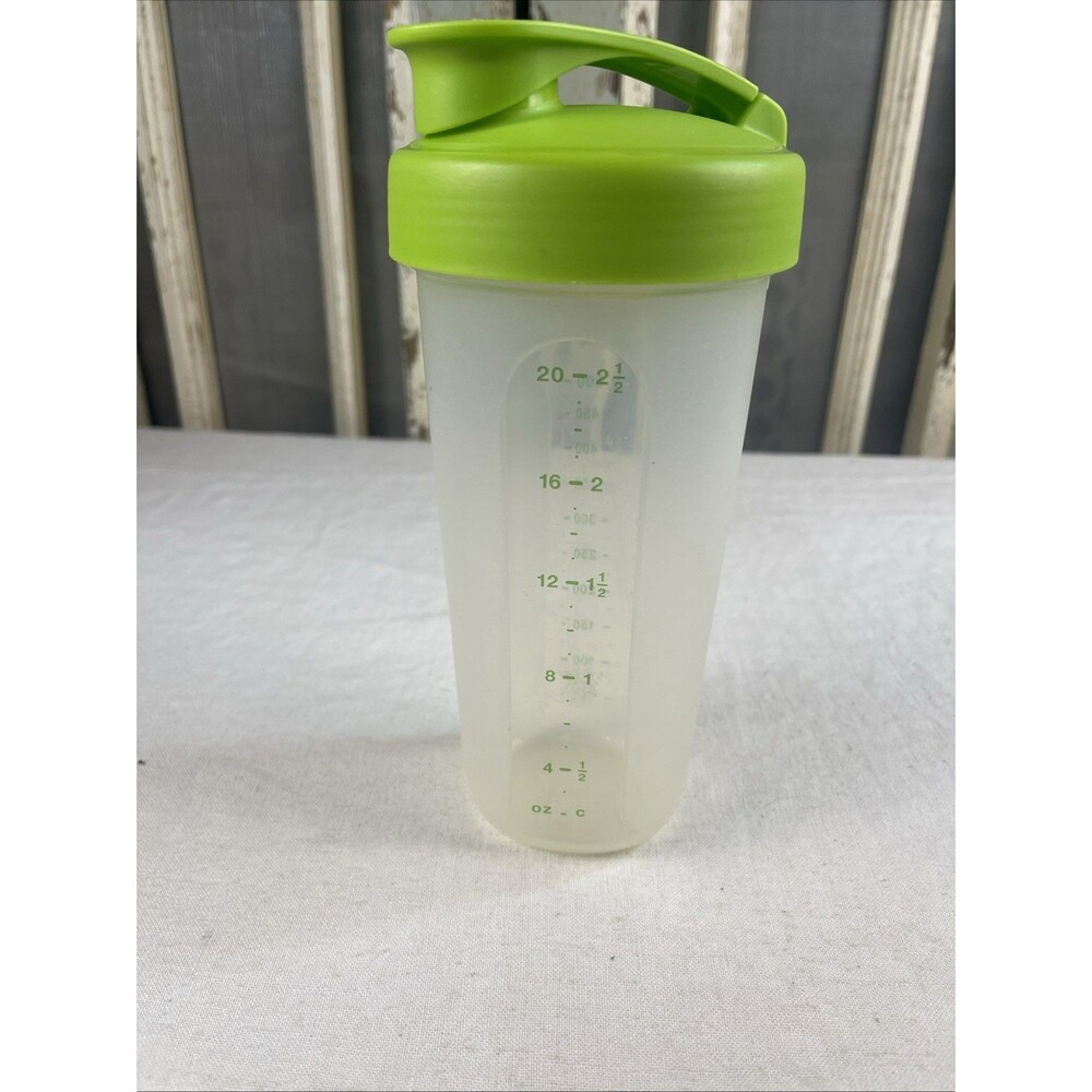 Tupperware 23 oz. Quick Shake Blender Container With Wheel #7320
